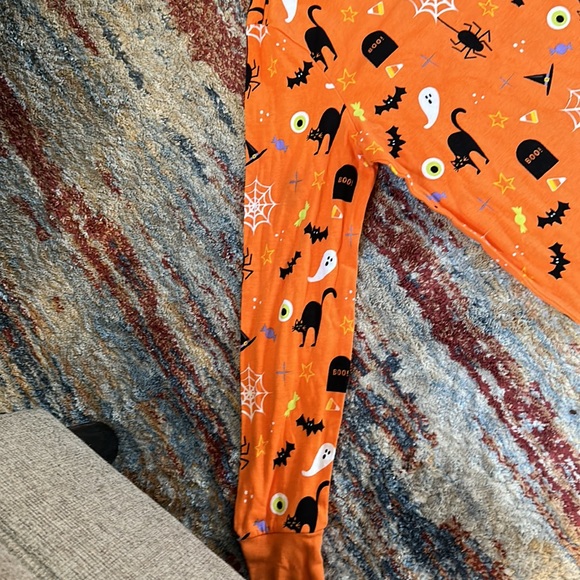 Hyde & EEK! Boutique Men’s Halloween Print Pajama Set
Size medium ORANGE. - Picture 4 of 8